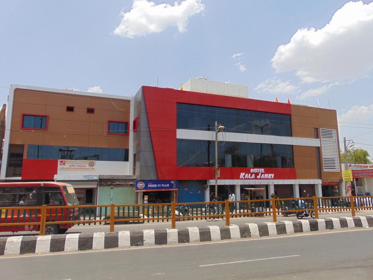 Hotel Kalajanki Ujjain Exteriör bild